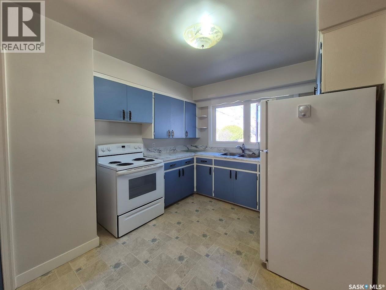 203 4Th Avenue S, Yorkton, SK - Indoor Photo Showing Kitchen
