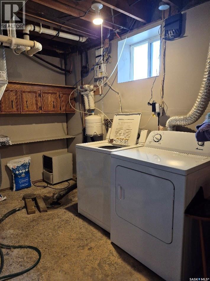 203 4Th Avenue S, Yorkton, SK - Indoor Photo Showing Laundry Room