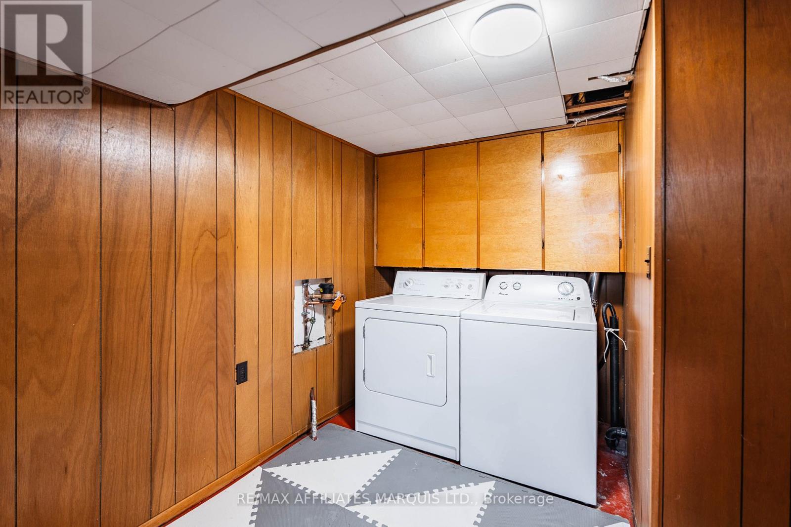 1009 Leonard Avenue, Cornwall, ON - Indoor Photo Showing Laundry Room