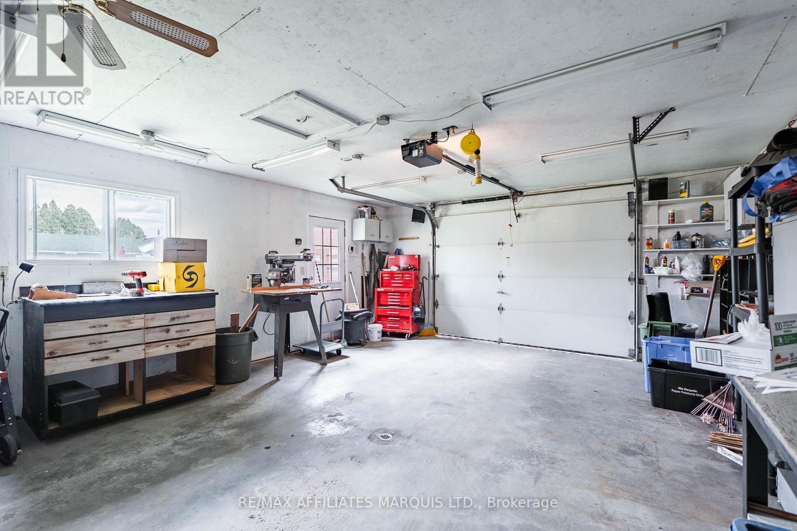 1009 Leonard Avenue, Cornwall, ON - Indoor Photo Showing Garage