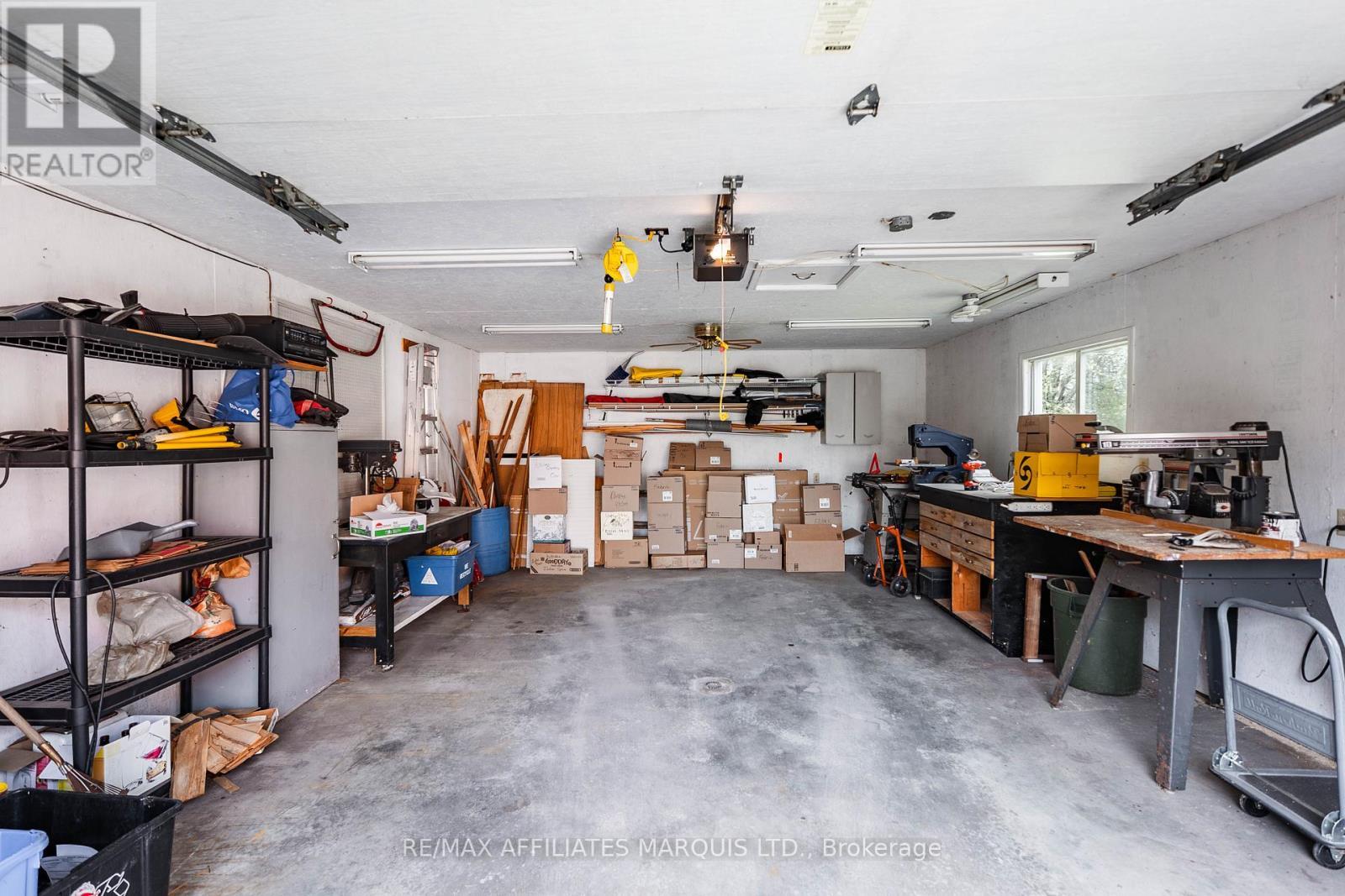 1009 Leonard Avenue, Cornwall, ON - Indoor Photo Showing Garage