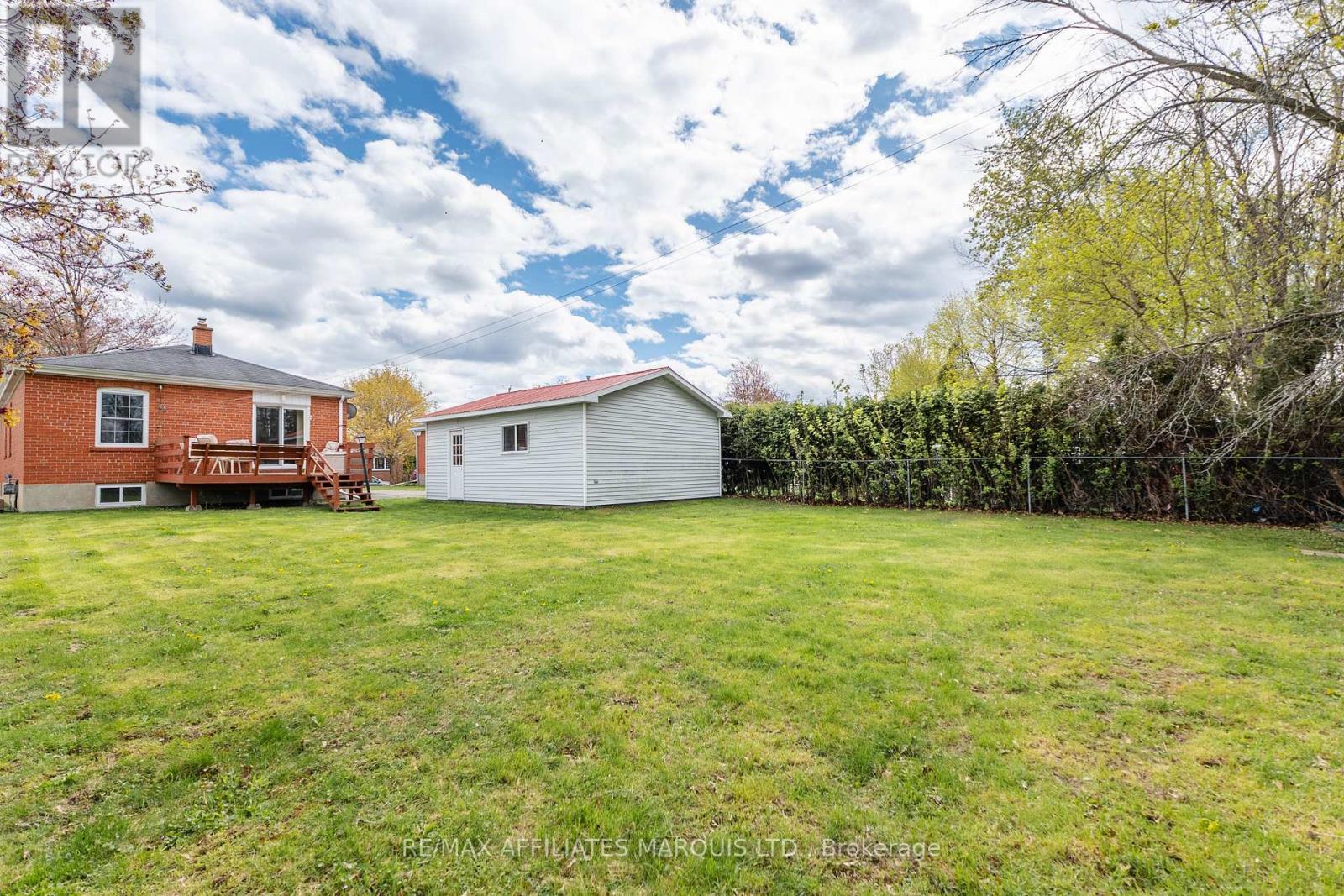 1009 Leonard Avenue, Cornwall, ON - Outdoor With Deck Patio Veranda