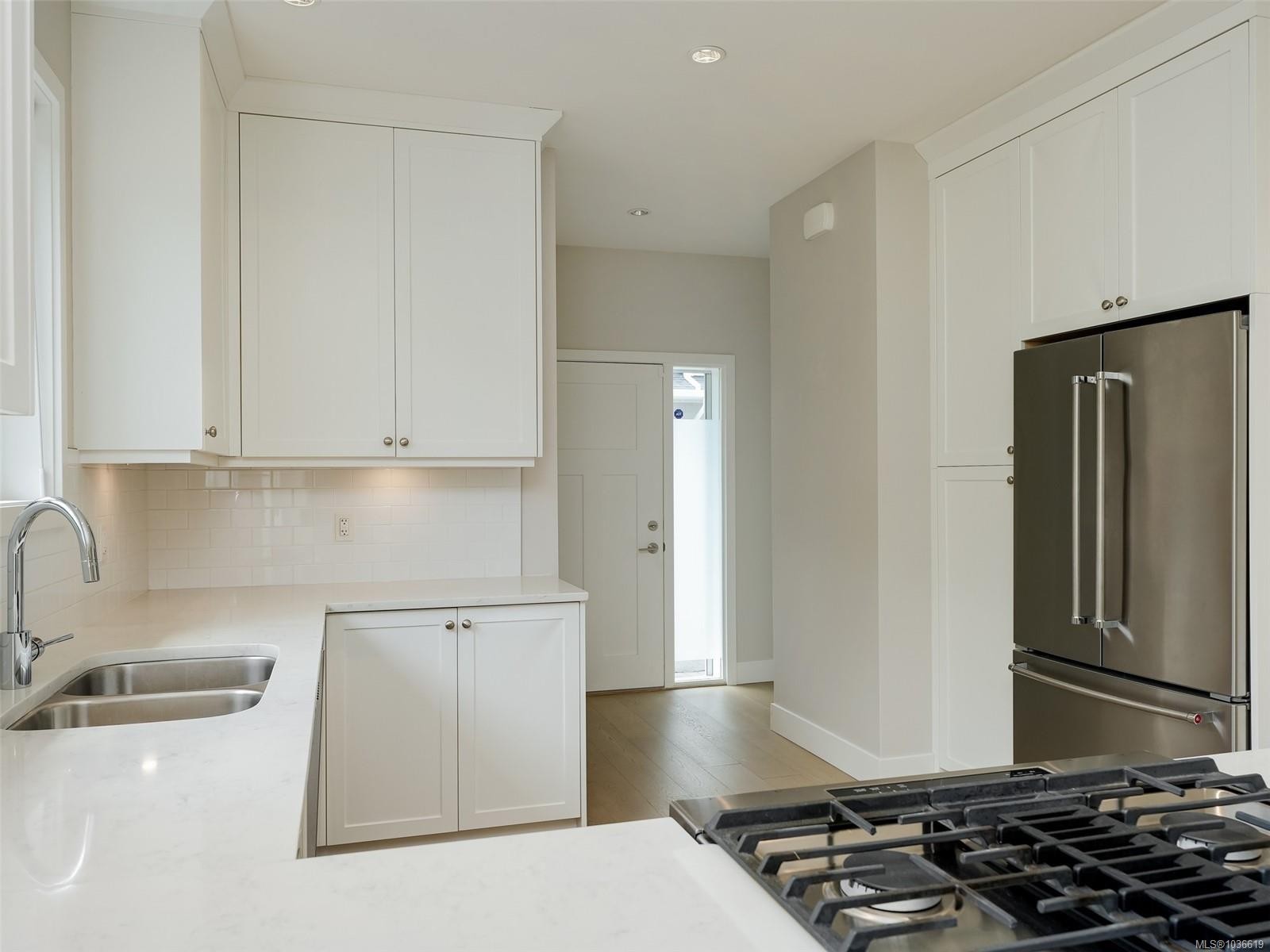 4-10490 Resthaven Dr, Sidney, BC
