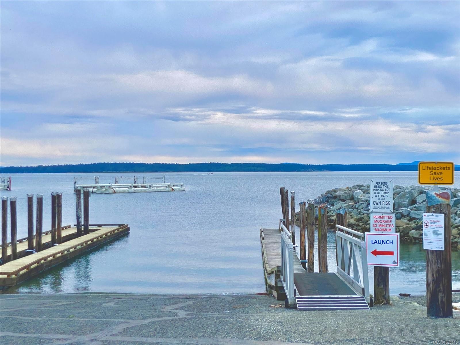 4-10490 Resthaven Dr, Sidney, BC