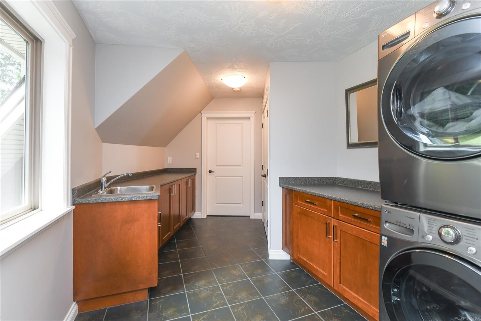 1331 Hudson Rd, Comox, BC