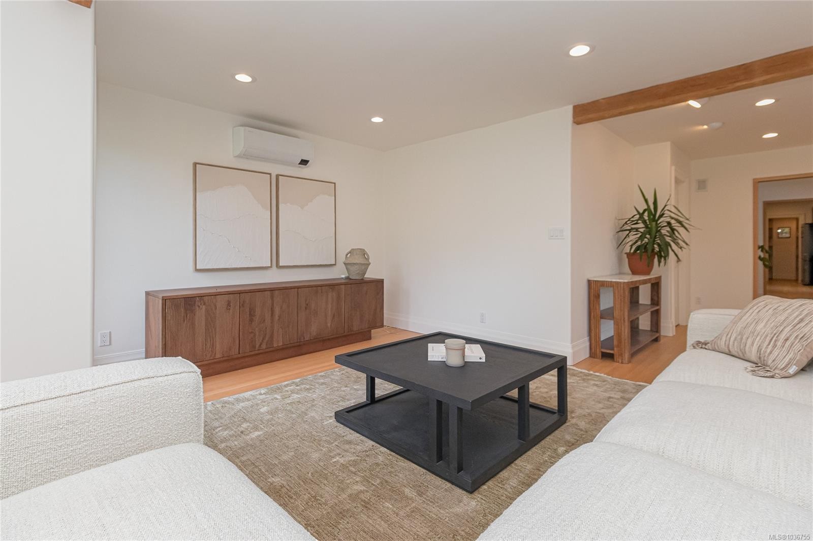 4906 Cordova Bay Rd, Saanich, BC