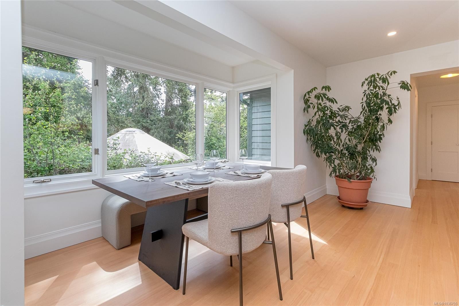 4906 Cordova Bay Rd, Saanich, BC