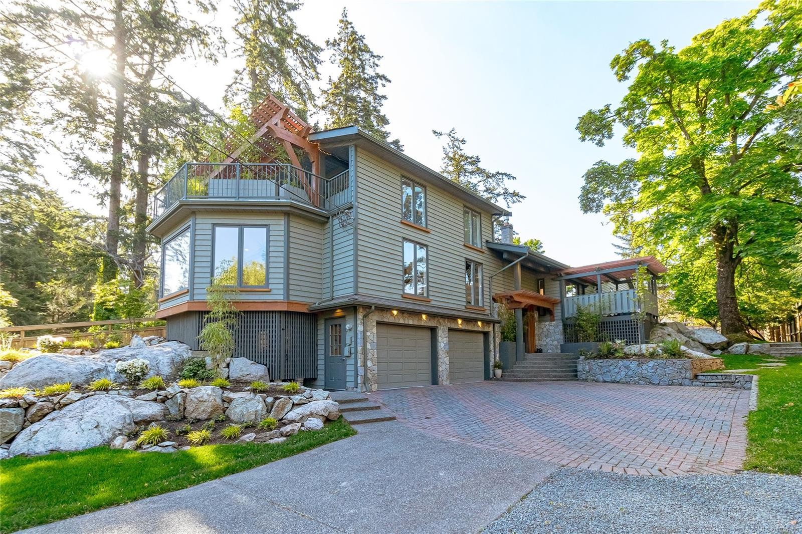 4906 Cordova Bay Rd, Saanich, BC