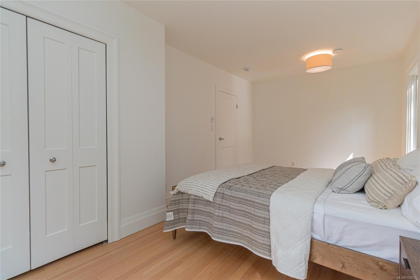 4906 Cordova Bay Rd, Saanich, BC
