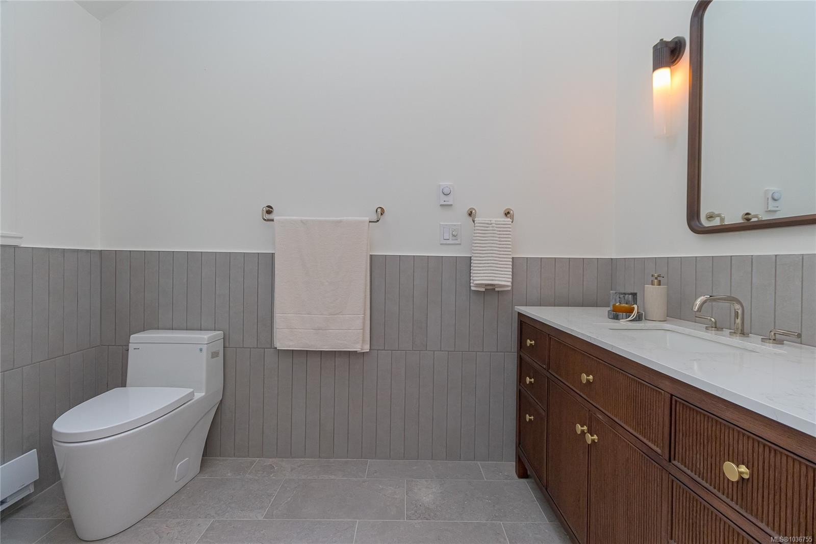 4906 Cordova Bay Rd, Saanich, BC