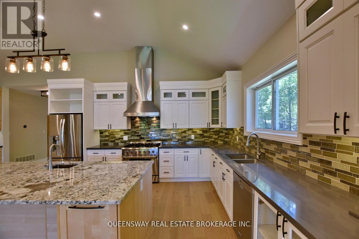 1852 River Road W, Wasaga Beach, ON - Indoor Photo Showing Kitchen With Double Sink With Upgraded Kitchen