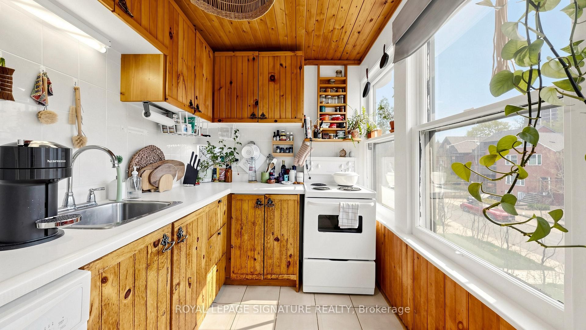 132 Marion Street, Toronto, ON - Indoor Photo Showing Kitchen