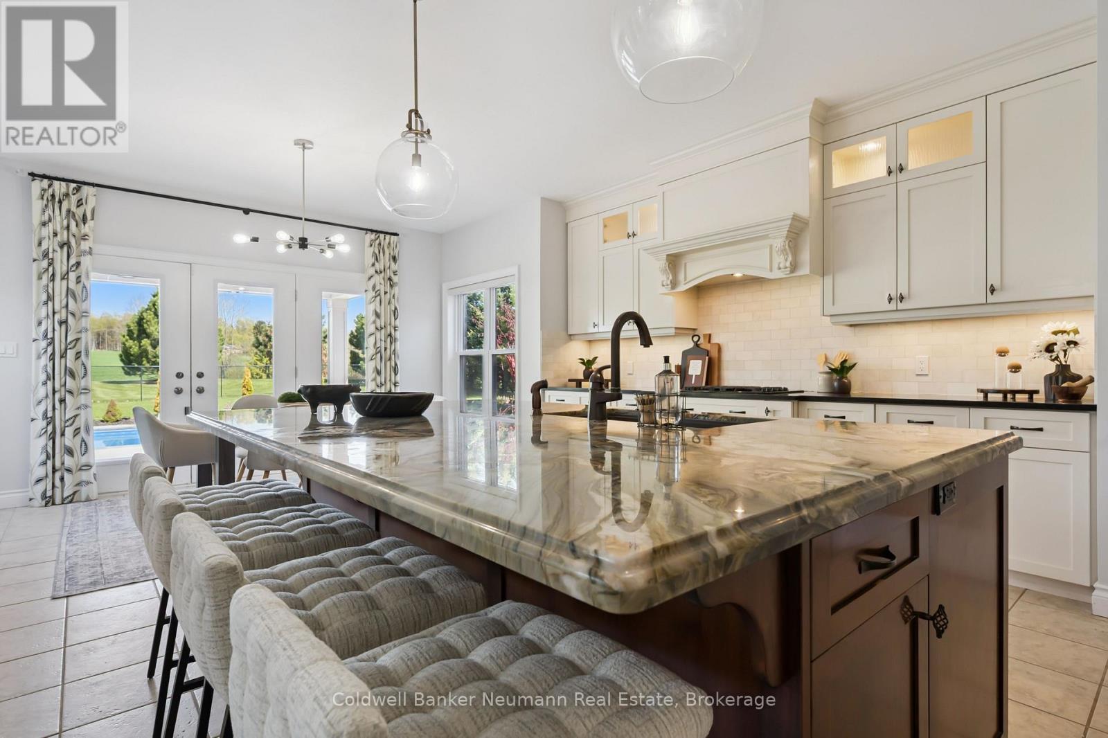 23 Old Ruby Lane, Puslinch, ON - Indoor Photo Showing Kitchen With Upgraded Kitchen