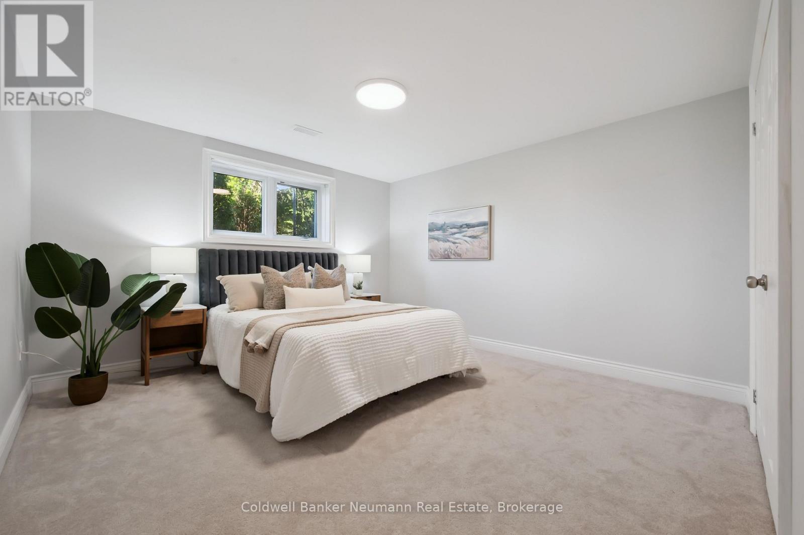 23 Old Ruby Lane, Puslinch, ON - Indoor Photo Showing Bedroom