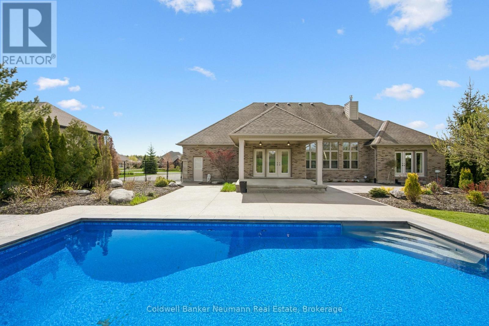 23 Old Ruby Lane, Puslinch, ON - Outdoor With In Ground Pool With Backyard