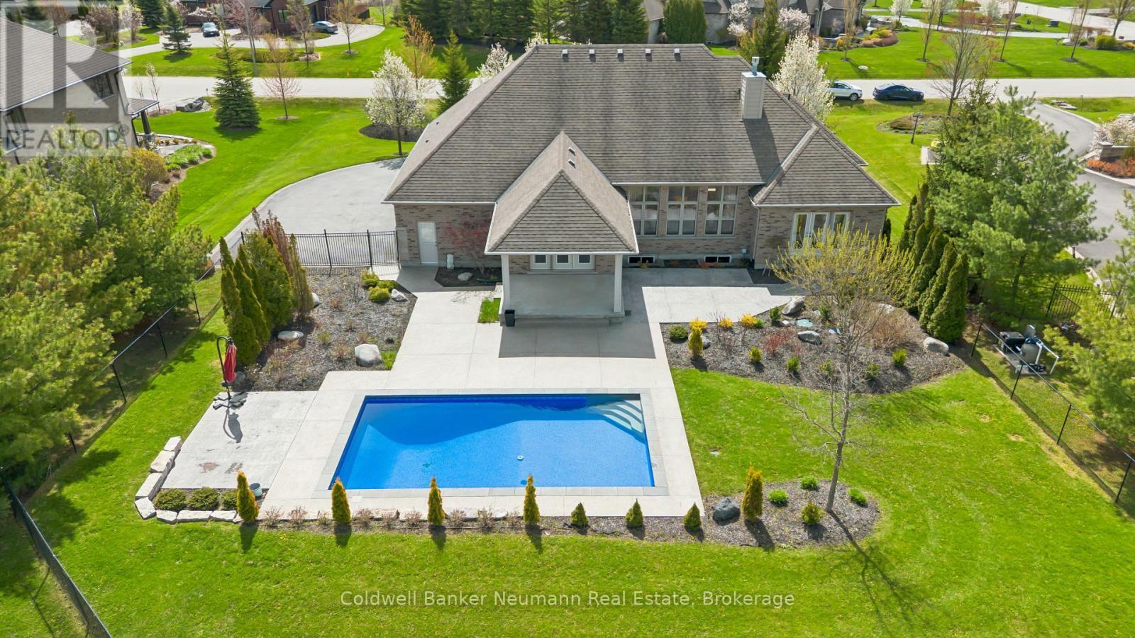 23 Old Ruby Lane, Puslinch, ON - Outdoor With In Ground Pool
