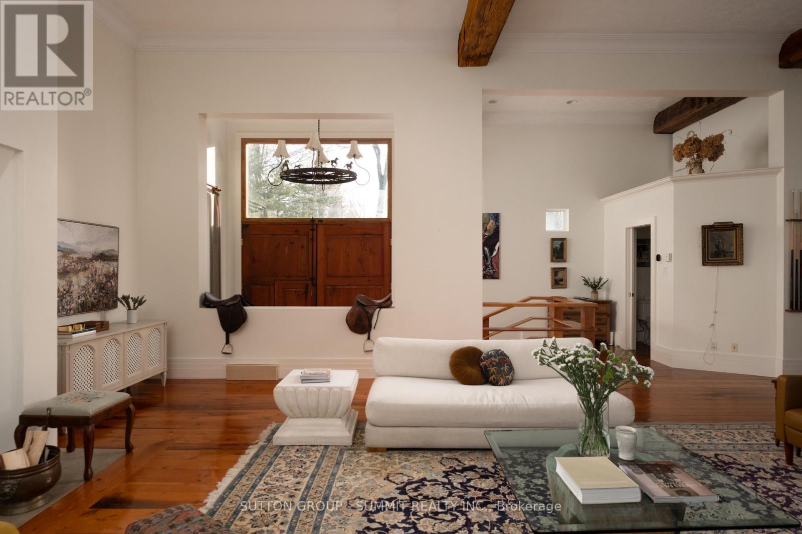 1198 Tiny Beaches Road N, Tiny, ON - Indoor Photo Showing Living Room