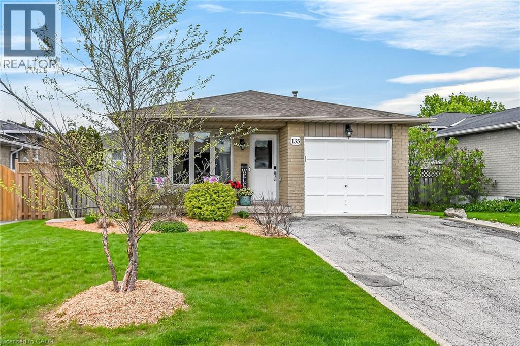 135 Independence Drive, Hamilton, ON - Outdoor