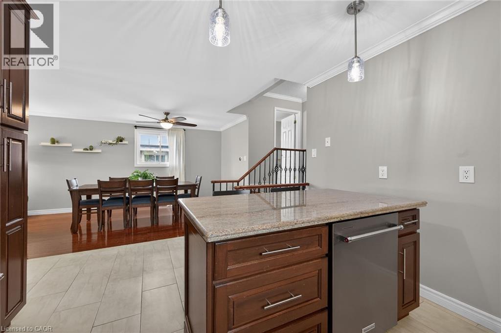 135 Independence Drive, Hamilton, ON - Indoor Photo Showing Kitchen