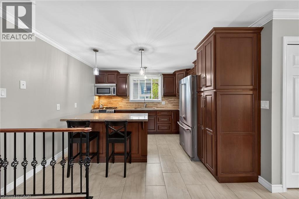 135 Independence Drive, Hamilton, ON - Indoor Photo Showing Kitchen With Stainless Steel Kitchen