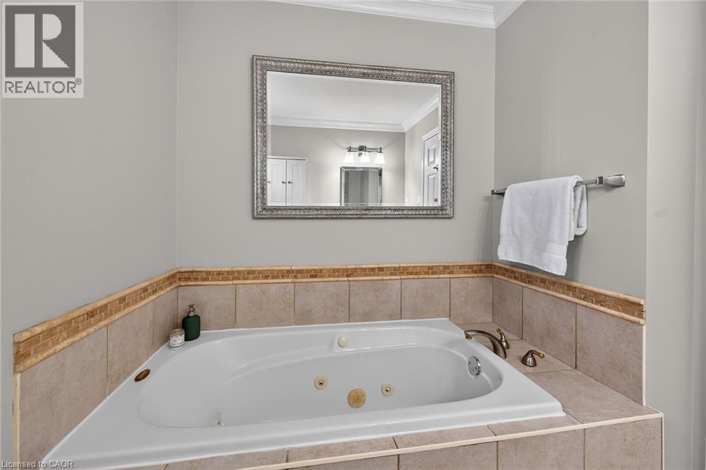 135 Independence Drive, Hamilton, ON - Indoor Photo Showing Bathroom