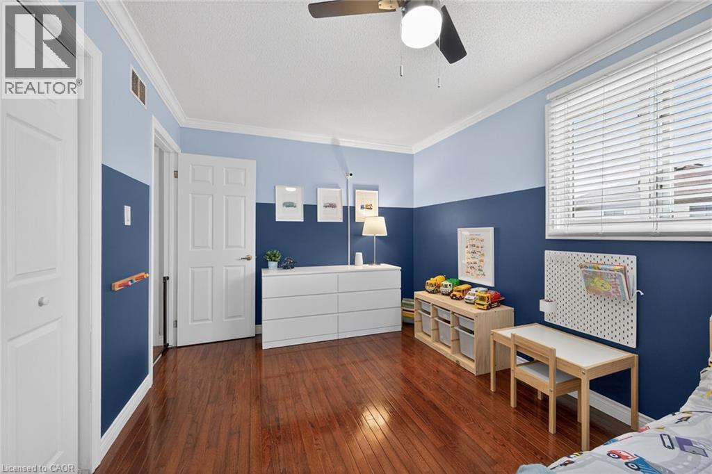 135 Independence Drive, Hamilton, ON - Indoor Photo Showing Bedroom