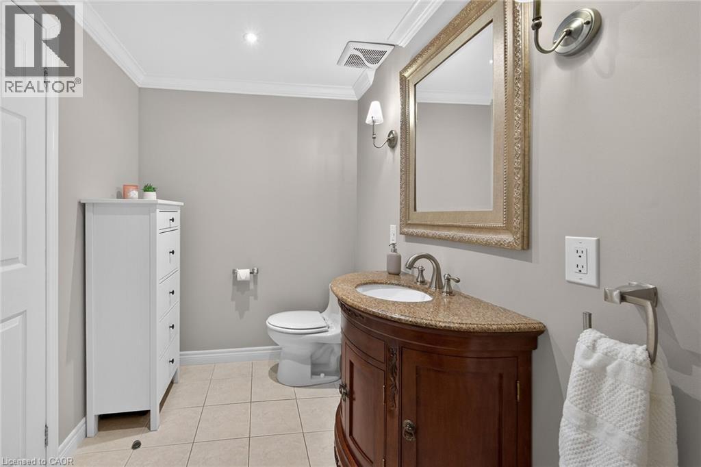 135 Independence Drive, Hamilton, ON - Indoor Photo Showing Bathroom