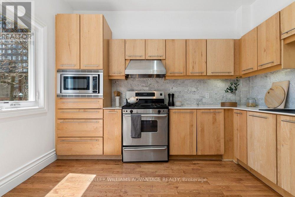 5 Mark Street, Toronto, ON - Indoor Photo Showing Kitchen