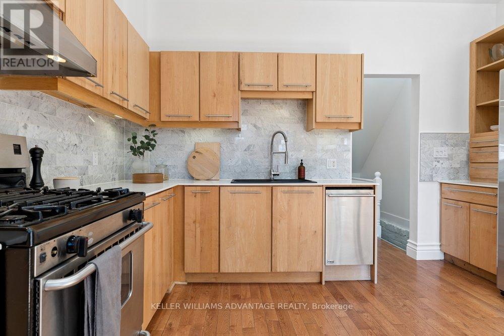 5 Mark Street, Toronto, ON - Indoor Photo Showing Kitchen