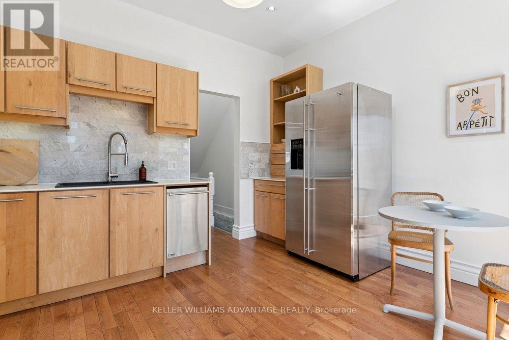 5 Mark Street, Toronto, ON - Indoor Photo Showing Kitchen