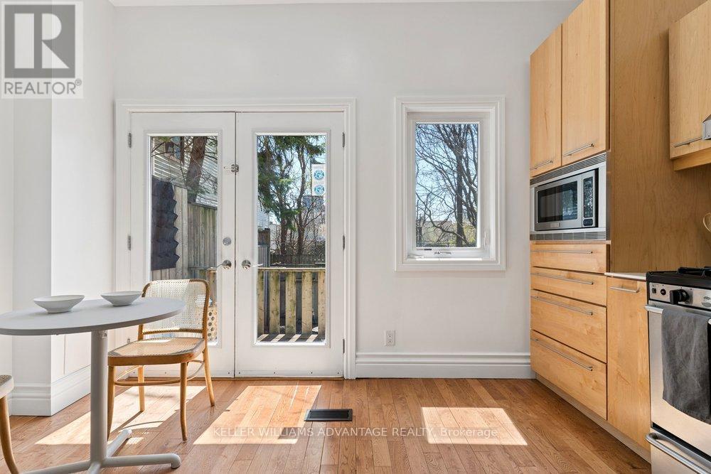 5 Mark Street, Toronto, ON - Indoor Photo Showing Kitchen