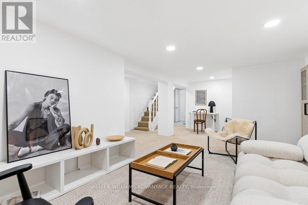 5 Mark Street, Toronto, ON - Indoor Photo Showing Living Room
