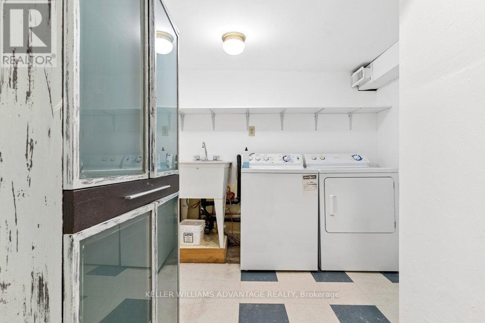 5 Mark Street, Toronto, ON - Indoor Photo Showing Laundry Room