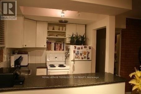 3 - 192 Kenilworth Avenue E, Toronto, ON - Indoor Photo Showing Kitchen