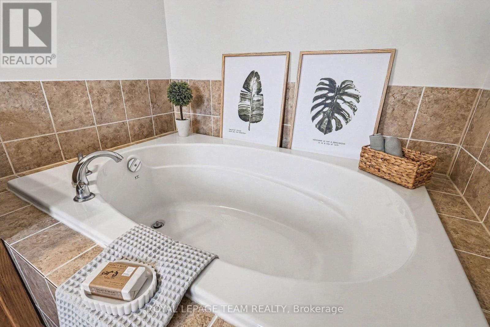 159 Montmorency Way, Ottawa, ON - Indoor Photo Showing Bathroom
