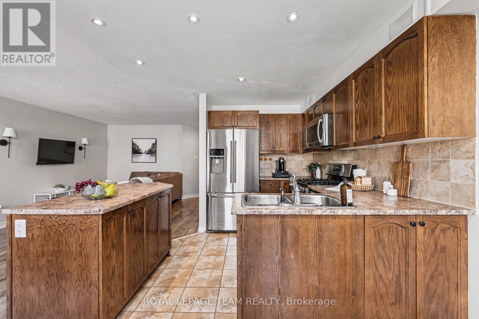 159 Montmorency Way, Ottawa, ON - Indoor Photo Showing Kitchen With Double Sink