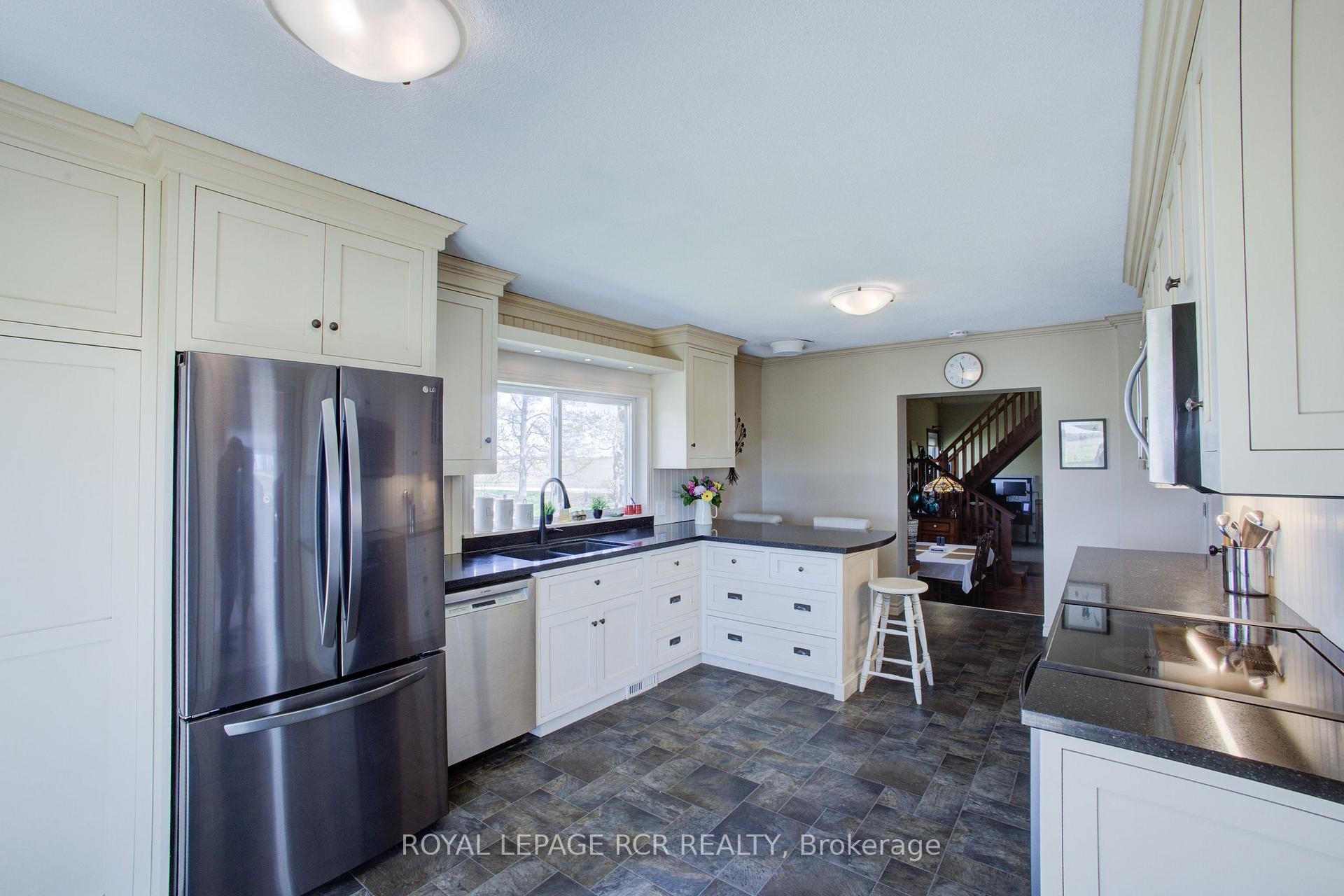 8542 Concession 12 N/A, Mapleton, ON - Indoor Photo Showing Kitchen