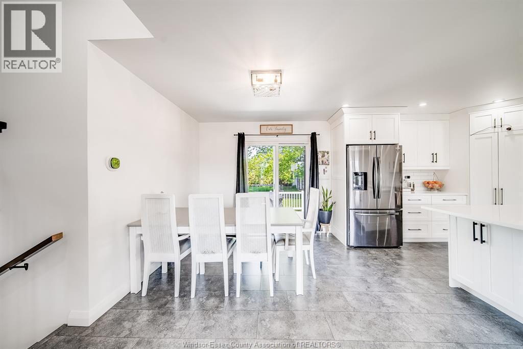 18 Campbell, Merlin, ON - Indoor