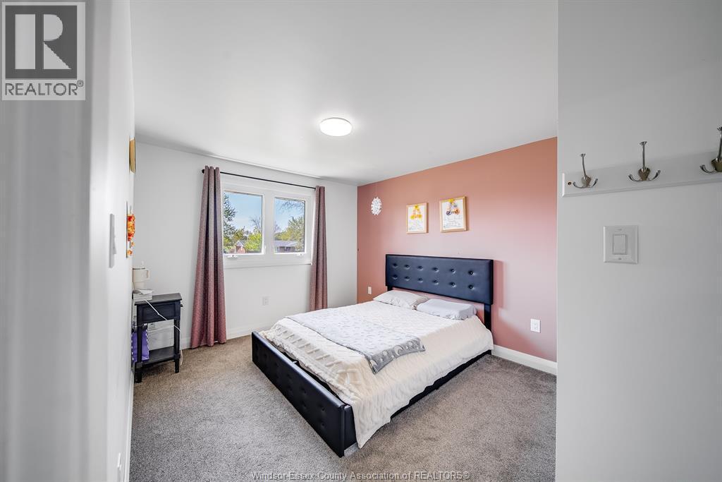 18 Campbell, Merlin, ON - Indoor Photo Showing Bedroom