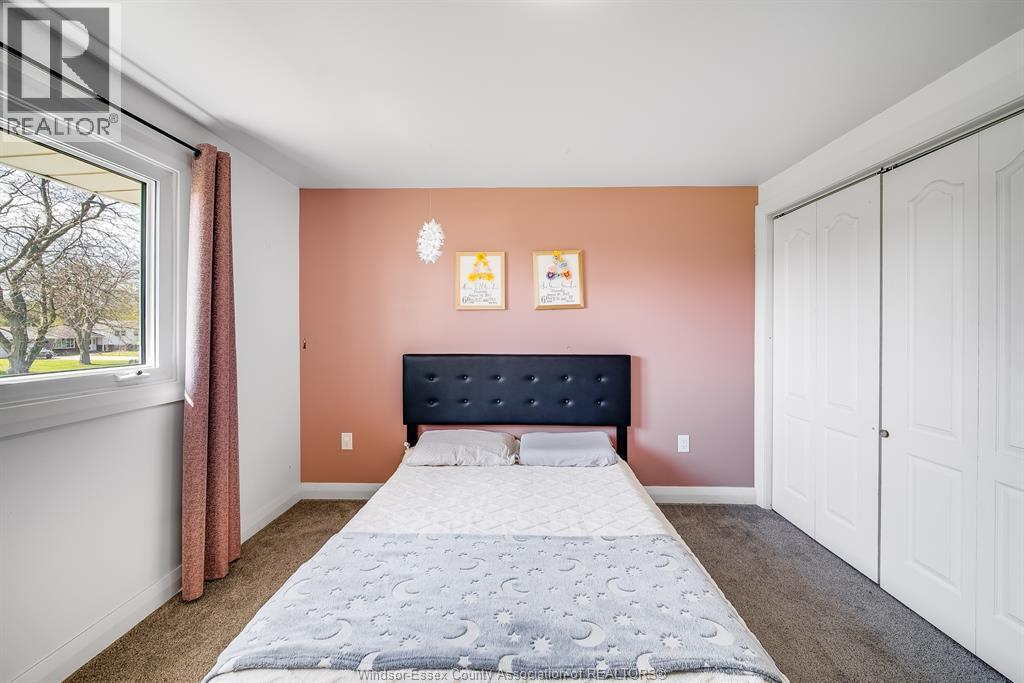 18 Campbell, Merlin, ON - Indoor Photo Showing Bedroom