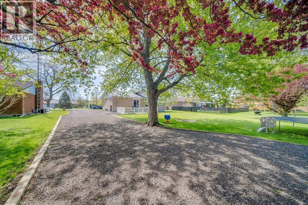 18 Campbell, Merlin, ON - Outdoor
