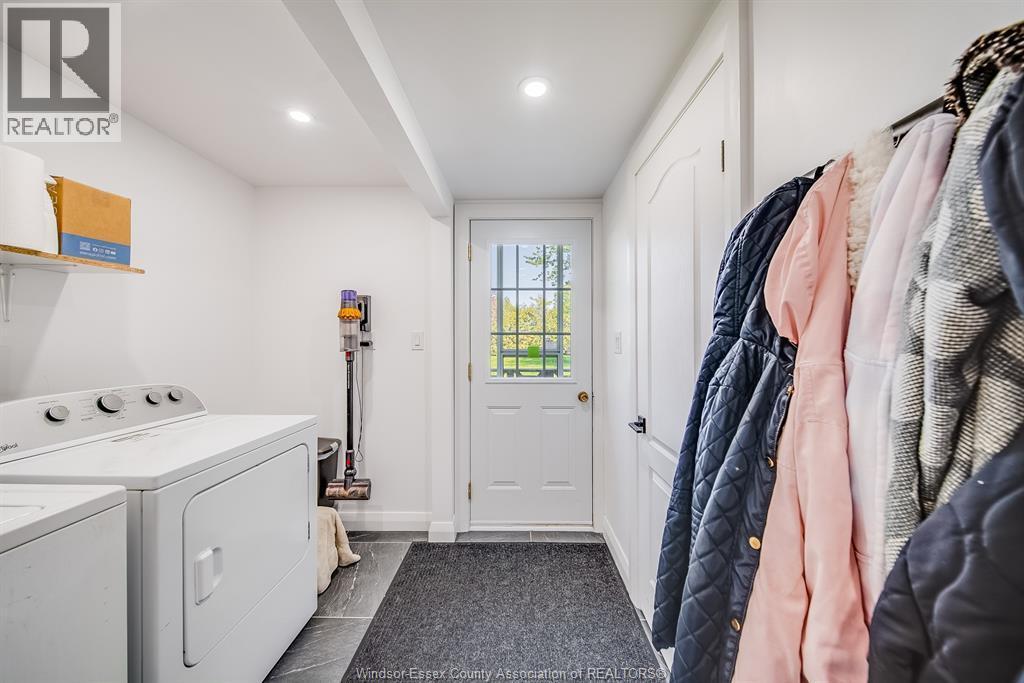 18 Campbell, Merlin, ON - Indoor Photo Showing Other Room