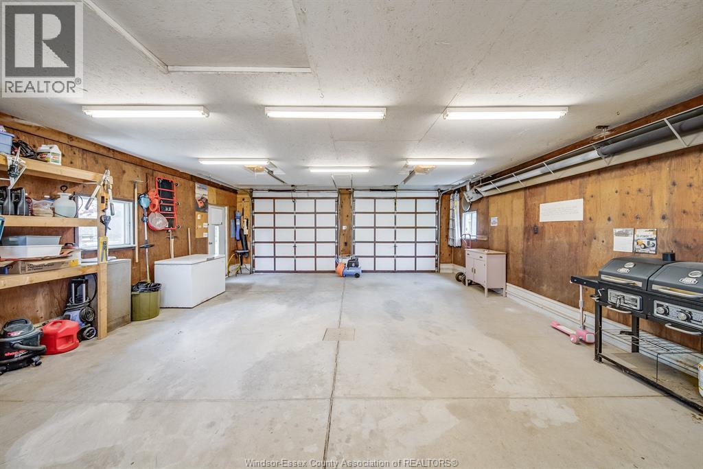 18 Campbell, Merlin, ON - Indoor Photo Showing Garage