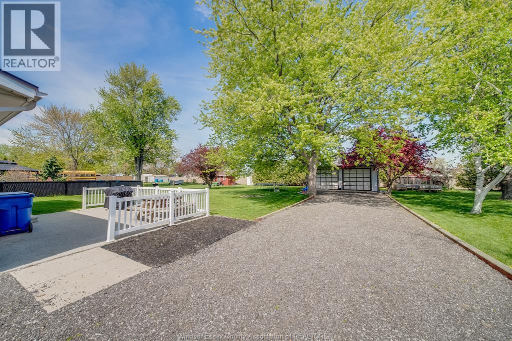 18 Campbell, Merlin, ON - Outdoor