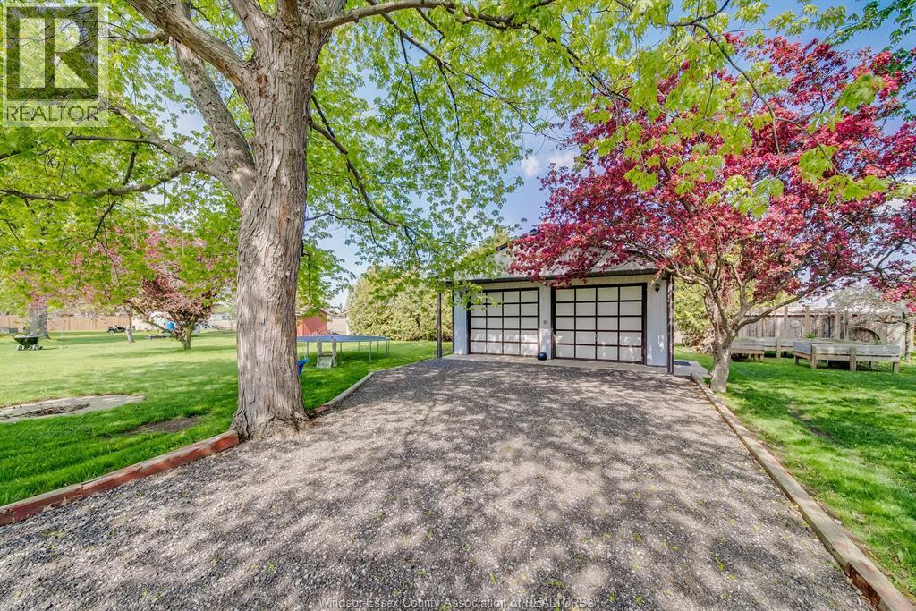 18 Campbell, Merlin, ON - Outdoor
