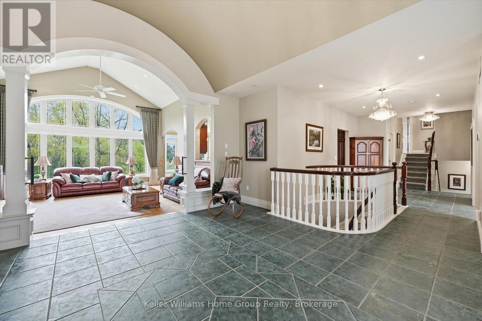 6423 Chelsea Road, Burlington, ON - Indoor