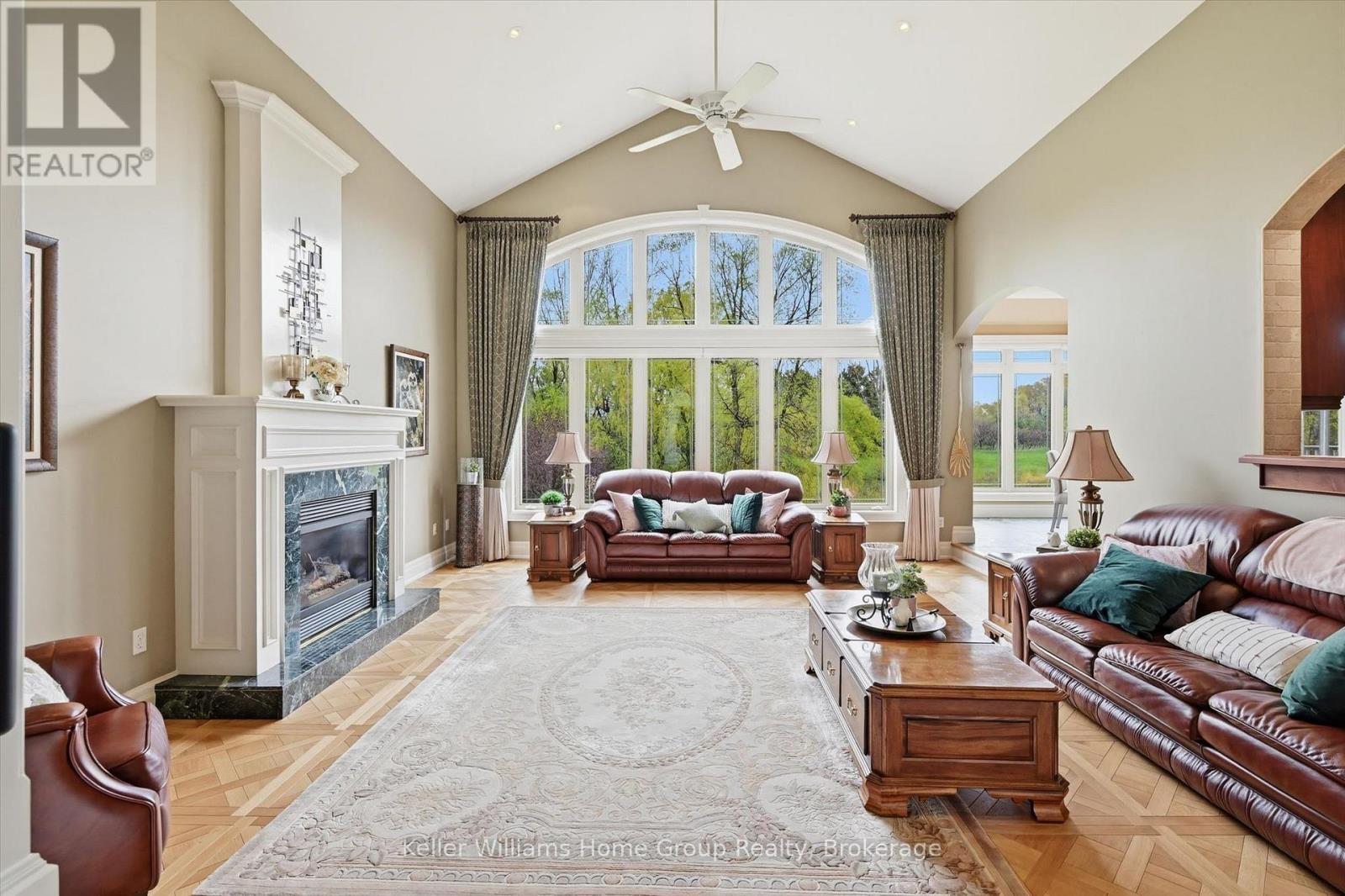 6423 Chelsea Road, Burlington, ON - Indoor Photo Showing Living Room With Fireplace