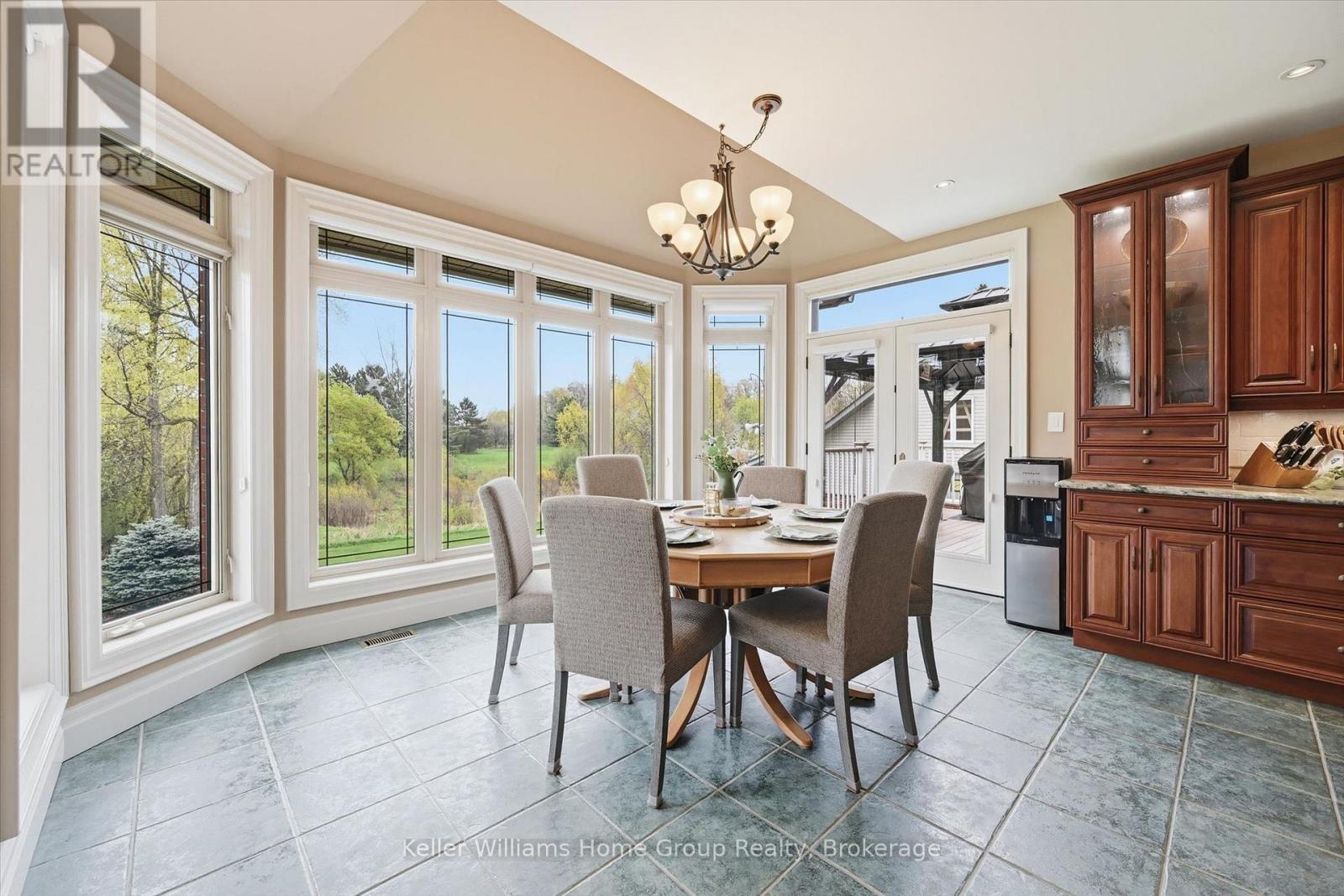 6423 Chelsea Road, Burlington, ON - Indoor Photo Showing Dining Room