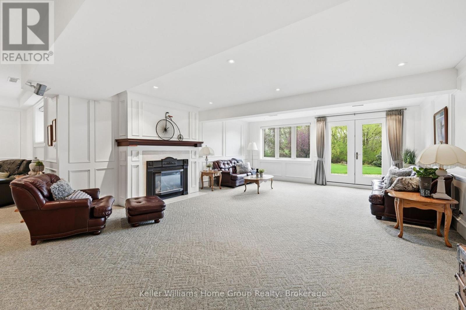 6423 Chelsea Road, Burlington, ON - Indoor Photo Showing Other Room With Fireplace