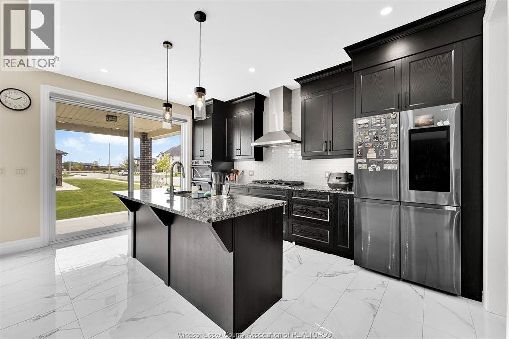 635 Marche Street, Lakeshore, ON - Indoor Photo Showing Kitchen With Upgraded Kitchen